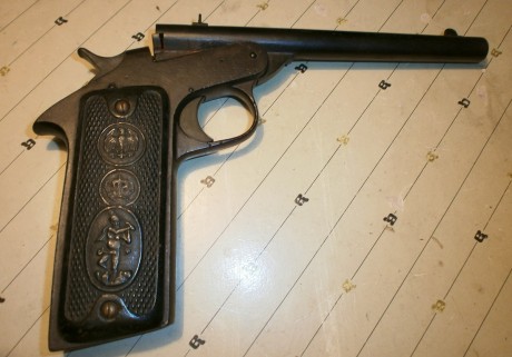 Hace unos días encontré por casualidad en una web extranjera un arma a la venta que hacía muchos años 90