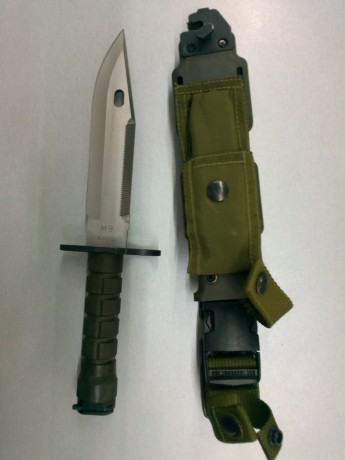 Hola, quisiera me pudierais echar una mano los entendidos en este tipo de arma blanca, ya que yo no tengo 01