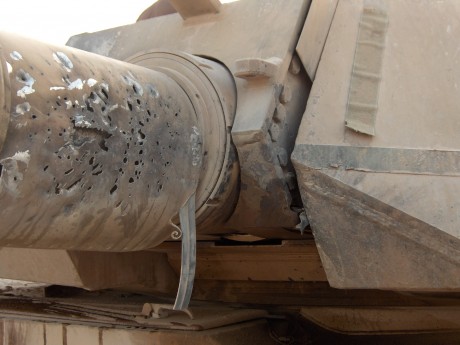 Pongo un enlace a un foro yanki donde hay muchisimas fotos de Abrams destruidos (aviso puede herir la 30