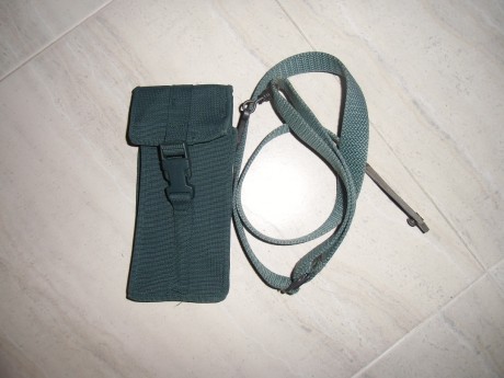 Vendo lote para subfusil STAR Z-70, en tonos verde Guardia Civil, compuesto por porta cargador doble, 00