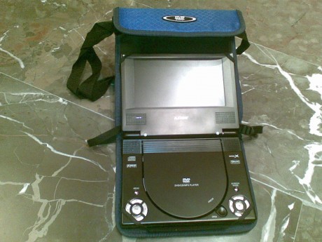 vendo dvd portatil , esta totalmente nuevocon funda de transporte. 75€ 00