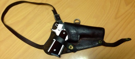 Hola chavales 

Tengo desde hace tiempo la funda para Colt 1911 que veréis en la foto. Aunque tal vez 00
