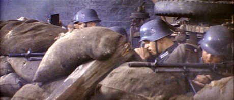 Compañeros,

En vista de las ganas de algunos (Elcafe, Wilcow, Vrakk, etc) por adivinar armas de películas 130