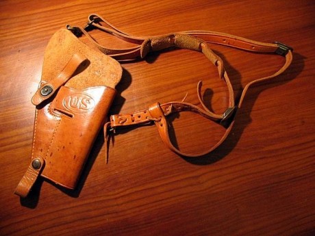 Hola chavales 

Tengo desde hace tiempo la funda para Colt 1911 que veréis en la foto. Aunque tal vez 51