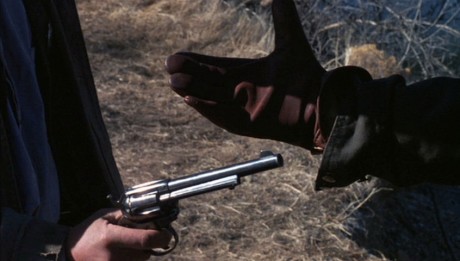 Compañeros,

En vista de las ganas de algunos (Elcafe, Wilcow, Vrakk, etc) por adivinar armas de películas 00