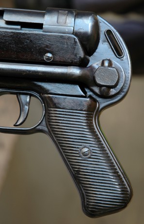 Un amigo me ha preguntado el valor aproximado de este arma (inutilizada). Asi que espero vuestra ayuda, 171