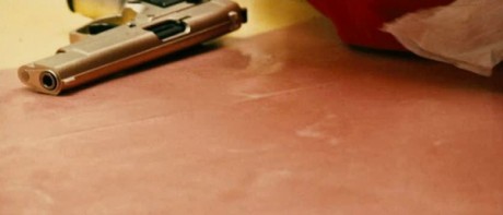 Compañeros,

En vista de las ganas de algunos (Elcafe, Wilcow, Vrakk, etc) por adivinar armas de películas 100