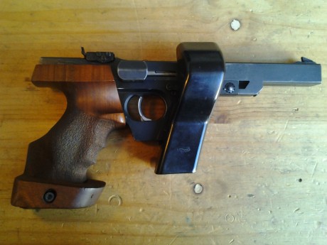 Hablando con gente de mi club me ha surgido una duda, algunos prefieren revolver para fuego central, defienden 11