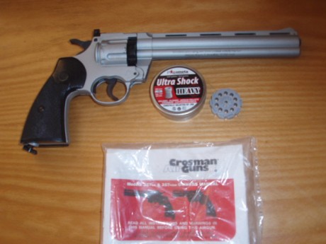 Pues si, compartir es difrutar.
Este Crosman de 8 pulgados fue muy escaso en nuestro Pais y rocambolescamente 01