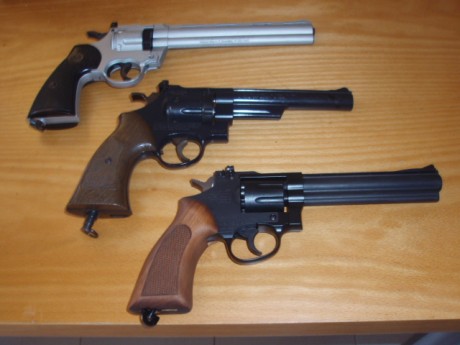 Pues si, compartir es difrutar.
Este Crosman de 8 pulgados fue muy escaso en nuestro Pais y rocambolescamente 00