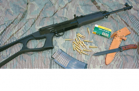 Saludos
Recientemente en algunas armerias de este pais se puede adquirir este modelo el Semopal Vz 58 90