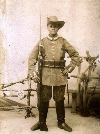Hace unos días encontré por casualidad en una web extranjera un arma a la venta que hacía muchos años 100