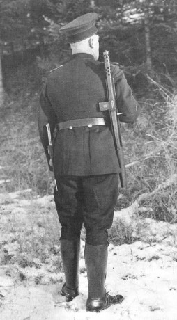 Hace unos días encontré por casualidad en una web extranjera un arma a la venta que hacía muchos años 151