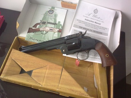 Me encantan los rifles de palanca. No sé si son potentes, ni si son precisos y lo que si sé es que no 100