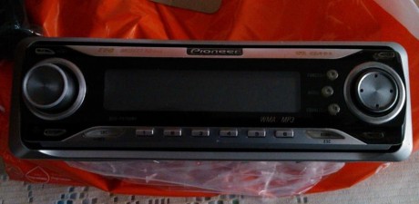 Compro radio, cd, ó cassete, de 12 voltios de lo mas sencillo para mi coche, pues se me ha estropeado 10