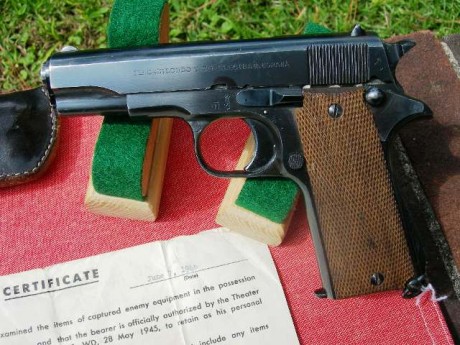 Hace unos días encontré por casualidad en una web extranjera un arma a la venta que hacía muchos años 90