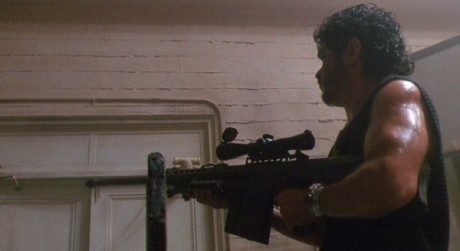 Compañeros,

En vista de las ganas de algunos (Elcafe, Wilcow, Vrakk, etc) por adivinar armas de películas 60