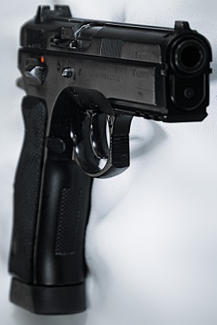 Hola compañeros,hace poco vi una cz shadow en version australiana,que tiene el cañon ligeramente mas largo,no 50