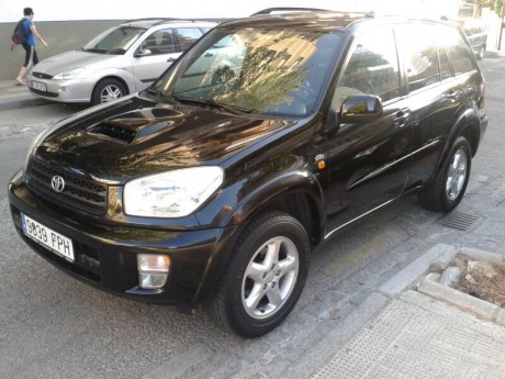 Hola a todos, un amigo que ha emigrado a USA me ha pedido que le venda su, TOYOTA - RAV4 2. 0 D4D SOL 02