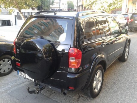 Hola a todos, un amigo que ha emigrado a USA me ha pedido que le venda su, TOYOTA - RAV4 2. 0 D4D SOL 01