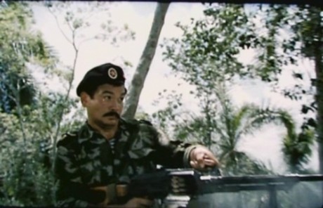Compañeros,

En vista de las ganas de algunos (Elcafe, Wilcow, Vrakk, etc) por adivinar armas de películas 20