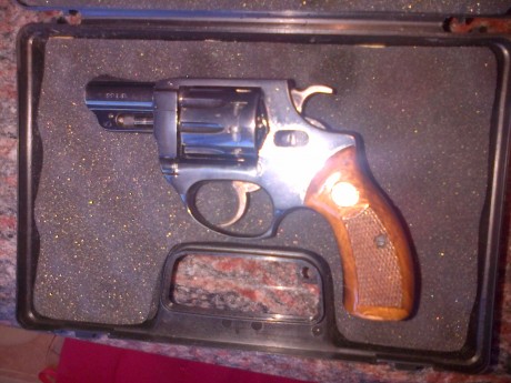 Hola buenas compañeros , vendo revolver Astra modelo 250 , de dos pulgadas en calibre 22 , tambor para 02