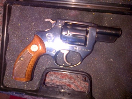 Hola buenas compañeros , vendo revolver Astra modelo 250 , de dos pulgadas en calibre 22 , tambor para 01