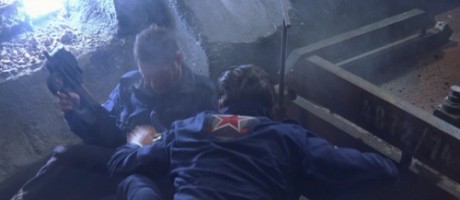 Compañeros,

En vista de las ganas de algunos (Elcafe, Wilcow, Vrakk, etc) por adivinar armas de películas 100