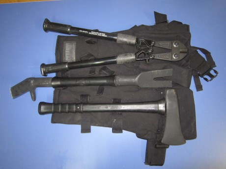 Vendo Kit apertura puertas  TACTICAL BACKPACK KIT BLACKHAWK DYNAMIC ENTRY por 400€ mas portes.
Estado: 00