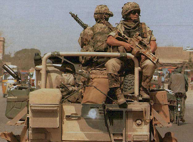 Da igual que sean del Ejército Español, del CNP, de unidades extranjeras o películas de cine.

Me biene 140