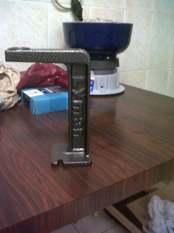 Vendo un Soporte del dosificador .nuevo sin estrenar marca LYMAN.Y UN ENPISTONADOR LEE..
El empistonador 01