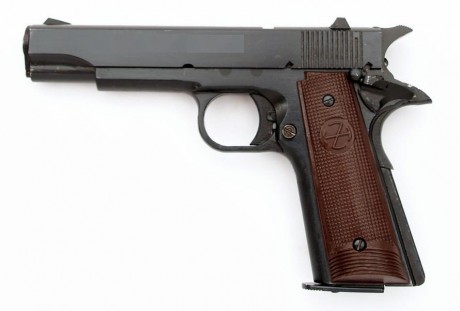 Hace unos días encontré por casualidad en una web extranjera un arma a la venta que hacía muchos años 90