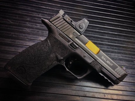 ¿Alguien se ha animado a hacerle este picado a su pistola?

¿Dónde lo ha hecho?

Gracias. 51