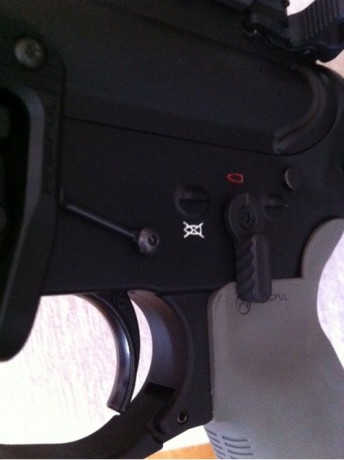 Hola a todos,

¿Alguien sabe dónde conseguir los siguientes accesorios para el M&P15-22?:

- Palanca 50