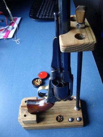 Hola amigos les escribo porque quiero comprar un revolver de avancarga especificamente el:

 ¨ Pietta 30
