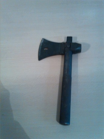 Vendo esta hacha de supervivencia original del ejército ruso. 
Si alguien quiere fotos más detalladas 01