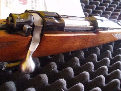 Un amigo me ha pedido que le ponga en venta su rifle, Se trata de un Ruger Stutzen, el Precio 750 más 01
