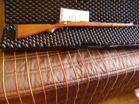 Un amigo me ha pedido que le ponga en venta su rifle, Se trata de un Ruger Stutzen, el Precio 750 más 12