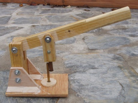 Hola a todos, he adquirido un revólver SB y aún no lo tengo. He empezado la construcción en madera de 151