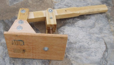 Hola a todos, he adquirido un revólver SB y aún no lo tengo. He empezado la construcción en madera de 150