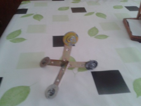 Hola amigos.

Os presento el flip tarjet casero.

Diré que no se las medidas del original. Por tal motivo 02