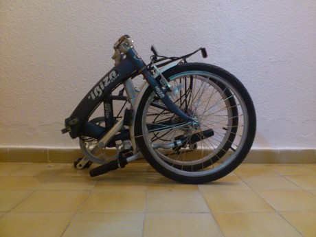 Vendo Bici plegable marca BH modelo Ibiza. Está muy nueva y costó hace menos de dos años 330€. Es de 6 01