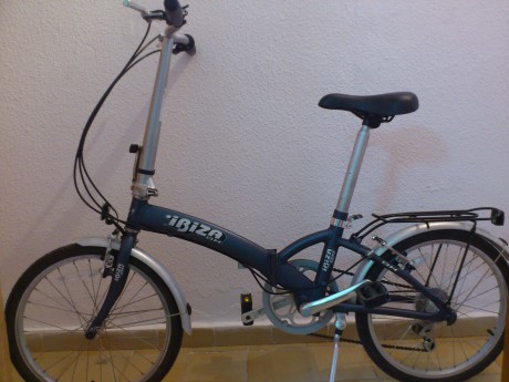 Vendo Bici plegable marca BH modelo Ibiza. Está muy nueva y costó hace menos de dos años 330€. Es de 6 00