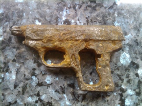 Hace unos días encontré por casualidad en una web extranjera un arma a la venta que hacía muchos años 50