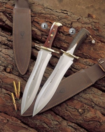 Bueno,pienso en comprarme un podenquero.
Que opinion teneis de este cuchillo?
He visto que tiene varios 40