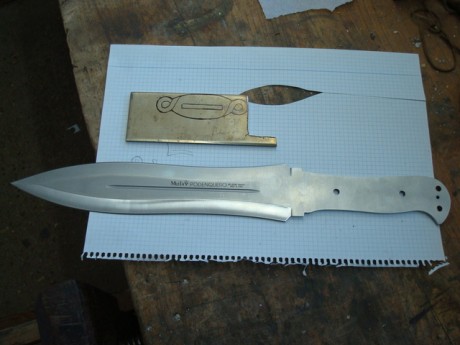 Bueno,pienso en comprarme un podenquero.
Que opinion teneis de este cuchillo?
He visto que tiene varios 60