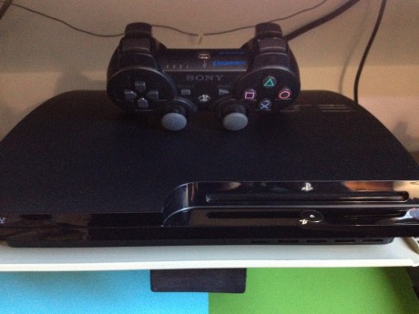  PS3  IMPECABLE.

 Solo usada por mi para estos cuatro juegos  que incluyo, jugados  una sola vez  cada 02