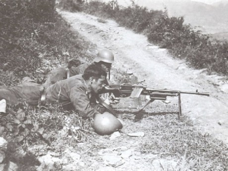 Hace unos días encontré por casualidad en una web extranjera un arma a la venta que hacía muchos años 60
