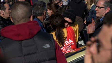 Al pou.

   Puedo pasar perféctamente sin ella.

   De hecho no la veo.
 
   Me jode que la ineptitud 92
