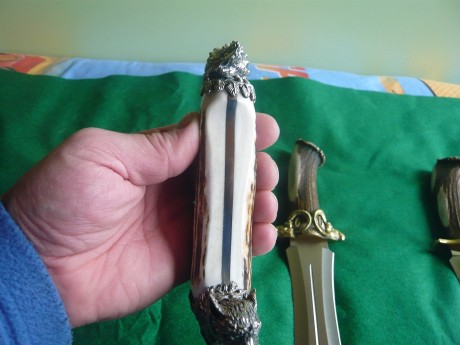Bueno,pienso en comprarme un podenquero.
Que opinion teneis de este cuchillo?
He visto que tiene varios 161